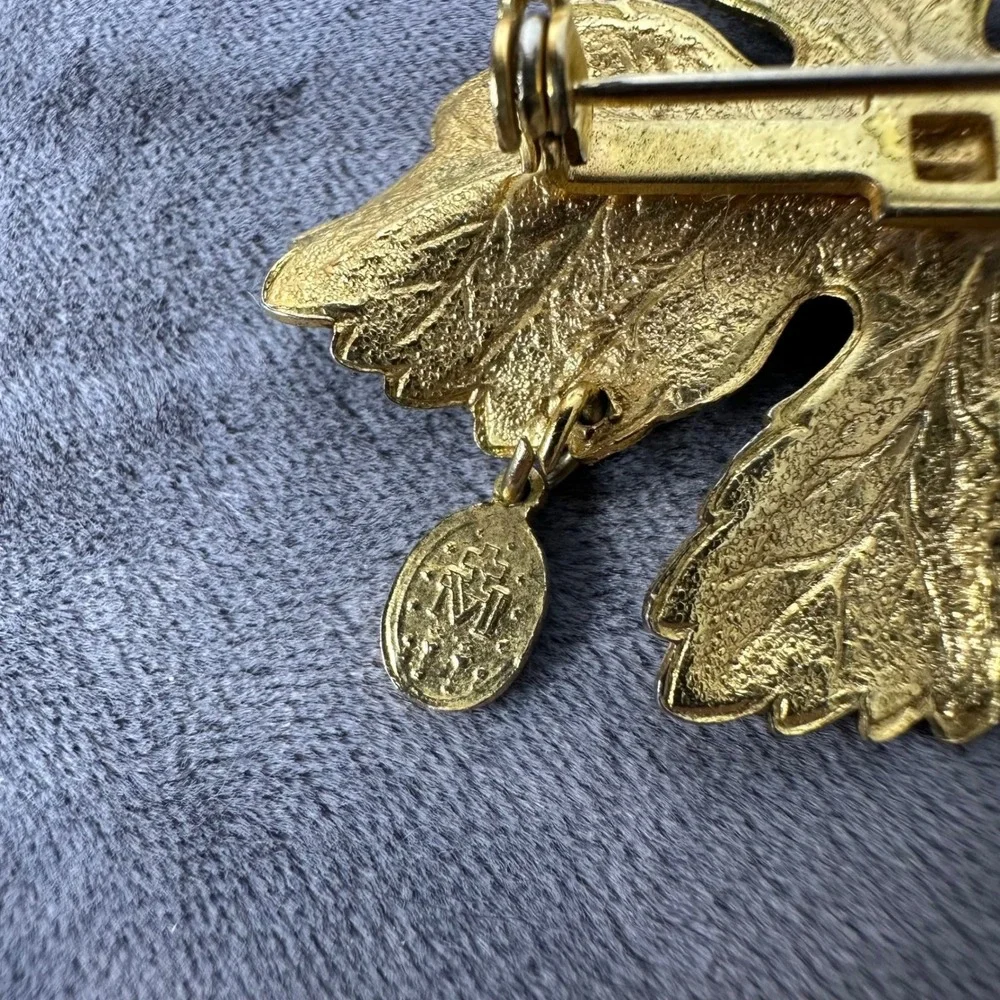 Vintage Green Enamel Leaf Brooch Gold Tone Miraculous Medal Charm Spring‎ Pin